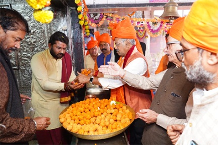 संस्कृति मंत्री श्री बृजमोहन अग्रवाल ने आज श्री रामलला के प्राण प्रतिष्ठा के अवसर पर राजधानी रायपुर के विभिन्न धार्मिक स्थलों में की पूजा-अर्चना