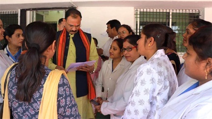 स्वास्थ्य मंत्री श्याम बिहारी जायसवाल ने संविदा कर्मियों को किया आश्वस्त