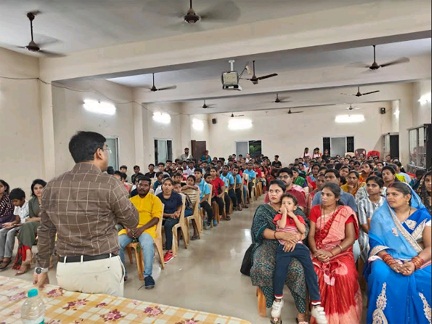 वरिष्ठ पुलिस अधीक्षक रायपुर संतोष सिंह द्वारा श्रीप्रयास संस्थान में नशा के विरुद्ध अभियान के तहत “निजाद” कार्यक्रम आयोजित किया गया