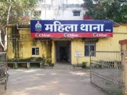 रायपुर में दामाद ने ससुर को पुलिस के सामने की पिटाई