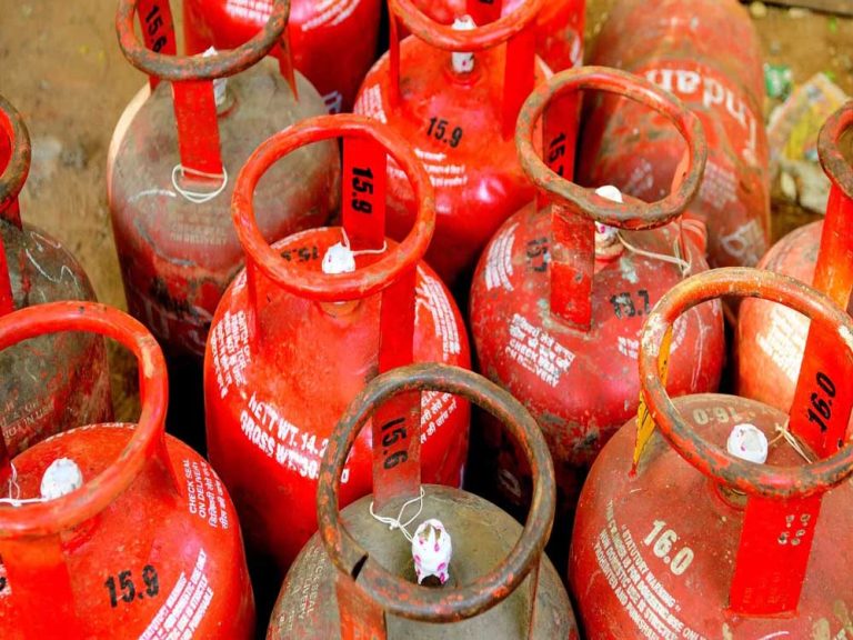 दिवाली पर 1.86 करोड़ परिवारों को मिलेगा फ्री LPG सिलेंडर; सरकार खर्च करेगी 1,890 करोड़ रुपए