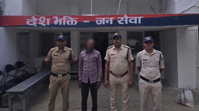 कफ सिरप तस्करी के फरार आरोपी के घर से पुलिस ने प्रतिबंधित नाईट्राजीपाम टेबलेट की बड़ी खेप जब्त