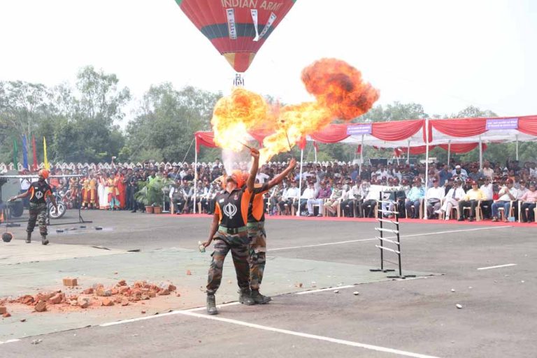 जवान दिखा रहे थे सिख युद्ध कला का प्रदर्शन, मुख्यमंत्री मोहन यादव ने किया ये काम