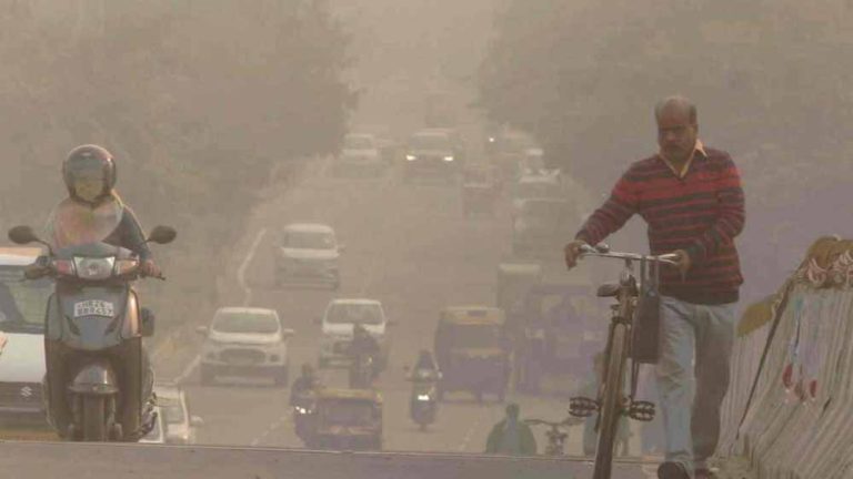 हरियाणा के 3 शहरों में AQI-400 पार, पराली जलाने से बढ़े प्रदूषण के कारण हेल्थ इमरजेंसी जैसे हालात