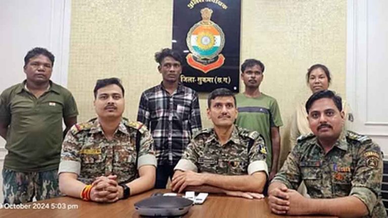 छत्तीसगढ़-सुकमा में दो नक्सलियों ने पुलिस के सामने किया सरेंडर