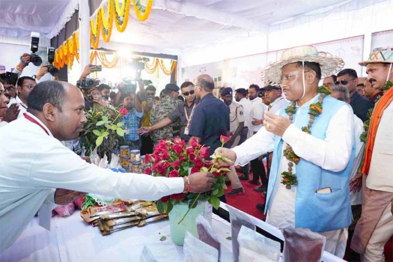 मुख्यमंत्री साय ने नौका विहार करते हुए खूबसूरती का उठाया लुत्फ़, मयाली नेचर कैंप का 10 करोड़ से होगा कायाकल्प