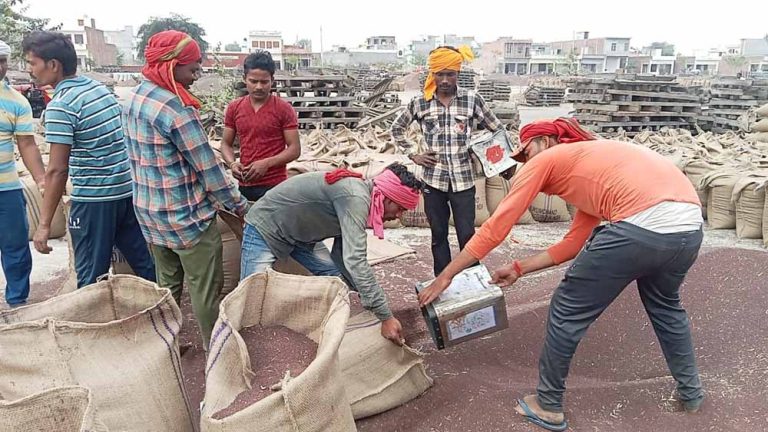 मंडी में सुविधाएं सुचारू रूप से हुई शुरू, खुली प्रशासन की नींद