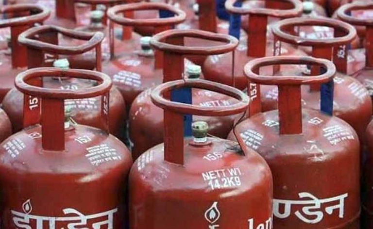 दिवाली पर फ्री LPG सिलेंडर का तोहफा, जाने किन लोगों को मिलेगा फायदा