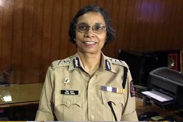 महाराष्ट्र: DGP रश्मि शुक्ला के खिलाफ शिकायतें मिलने के बाद EC ने दिया ट्रांसफर का आदेश