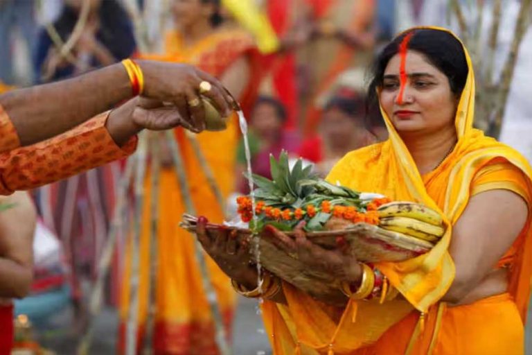 भोपाल में आज से छठ पूजा का महापर्व, सूर्य को जल चढ़ाकर करें दिन का शुभ आरंभ