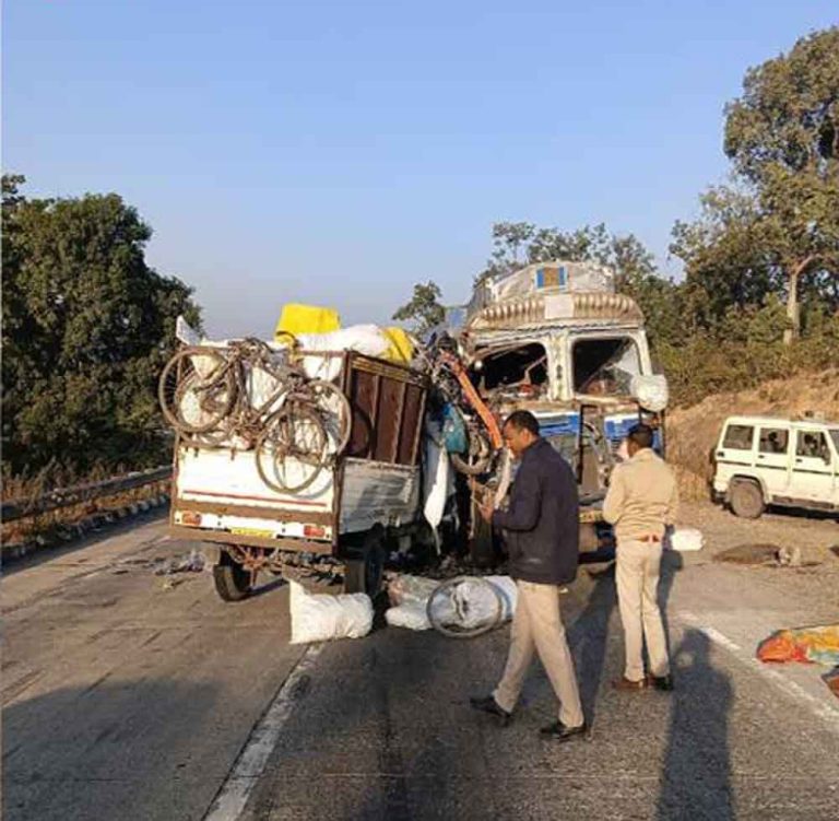 छत्तीसगढ़-कोरबा में डीजल ट्रक और पिकअप में भिड़ंत में 1 की मौत और 4 घायल