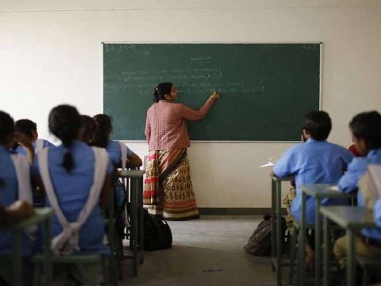 स्कूल शिक्षा विभाग में पिछले 3 वर्ष में 35 हजार शिक्षकों की हुई भर्ती