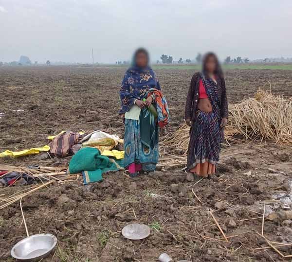 गुना जिले में दबंगों ने सो रहे सहरिया परिवार की झोपड़ी पर चढ़ा दिया  ट्रैक्टर