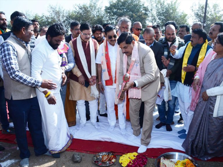 मुख्यमंत्री डॉ. यादव ने कपिला गौ-शाला में गौ-माता मंदिर सेवा स्थल का किया भूमि-पूजन