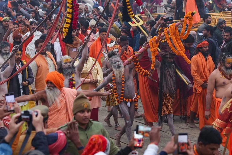 Mahakumbh Amrit Snan: महाकुंभ के पहले अमृत स्नान में अबतक 1.38 करोड़ ने लगाई डुबकी