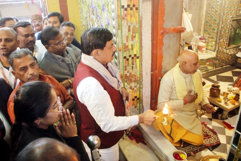 मुख्यमंत्री डॉ. यादव ने कामतानाथ मंदिर में पूजा-अर्चना की