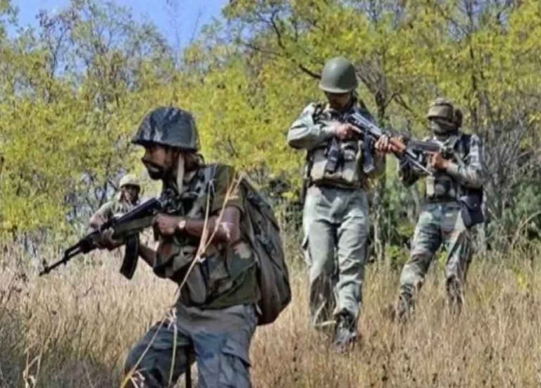 छत्तीसगढ़-बस्तर में मुठभेड़ में चार नक्सली ढेर और एक जवान शहीद