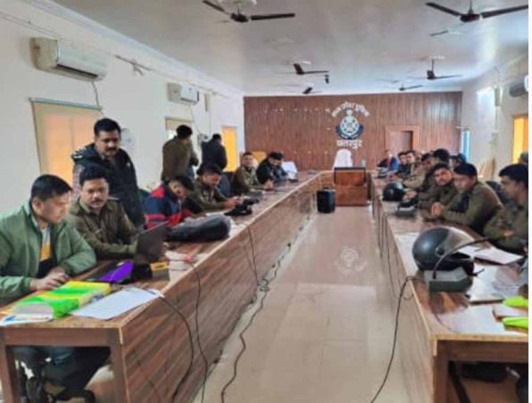 पुलिस कॉन्फ्रेंस हॉल में आयोजित जिले के सभी थानों के कंप्यूटर में दक्ष पुलिस कर्मचारी का साइबर एवं सीसीटीएनएस प्रशिक्षण