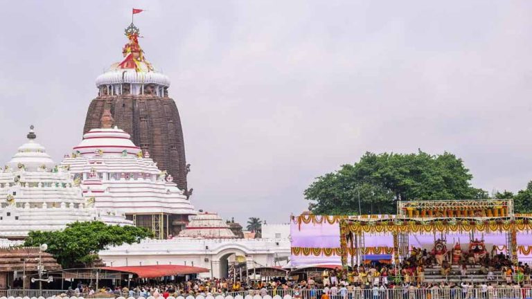 जगन्नाथ मंदिर के ऊपर उड़ा ड्रोन, आधे घंटे तक मंडराने के बाद हुआ गायब, मचा हडकंप