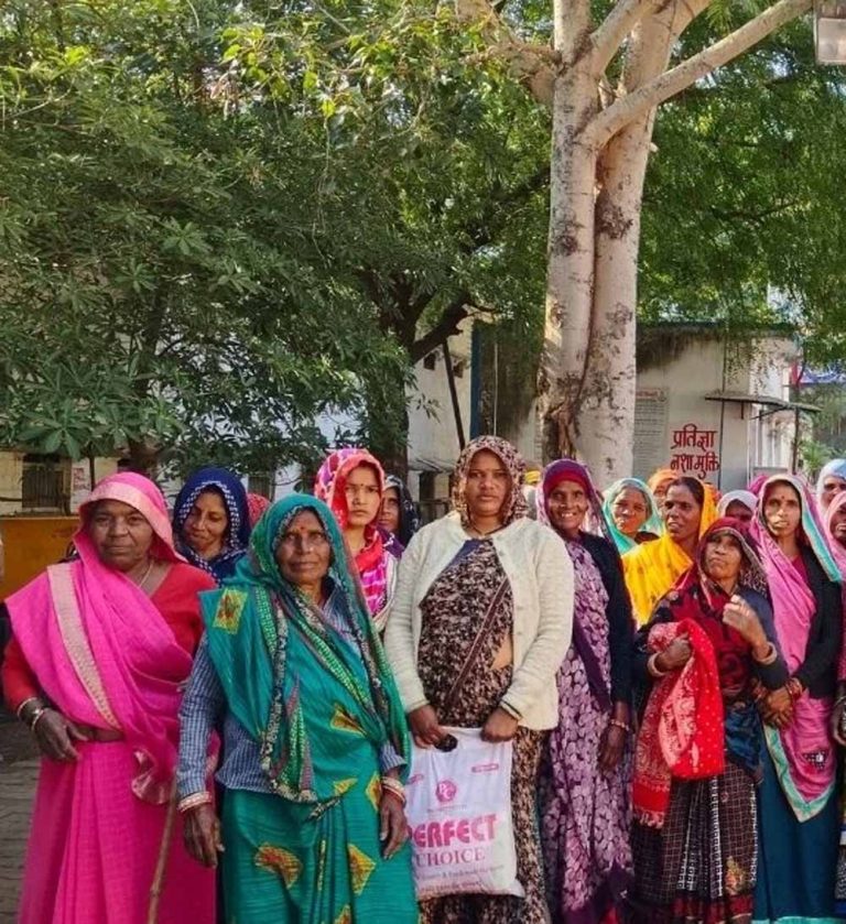 पंचायत में मंदिर तोड़ने वाले परिवार का समाज से बहिष्कार करने के साथ रोटी-बेटी के सभी संबंध खत्म करने का निर्णय लिया