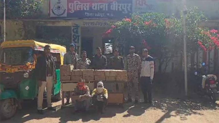 श्योपुर में दो 2 तस्कर गिरफ्तार,  ऑटो और 11 पेटी शराब जप्त