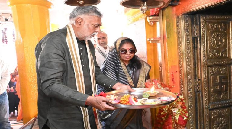 मां नर्मदा उद्गम मंदिर अमरकंटक पहुंच पंचायत ग्रामीण विकास मंत्री श्री प्रहलाद पटेल ने की पूजा अर्चना