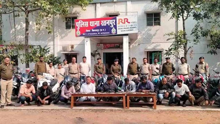 पुलिस ने रेड मारकर कोरबी के जंगल से 11 जुआरियों को किया गिरफ्तार