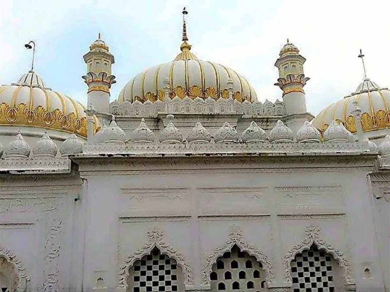 हिंदू-मुस्लिम एकता का प्रतीक है दरगाह पीर हनीफ शरीफ
