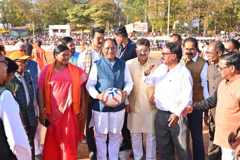 भारतीय गोल्ड कप फुटबाल प्रतियोगिता के समापन कार्यक्रम में शामिल हुए मुख्यमंत्री साय