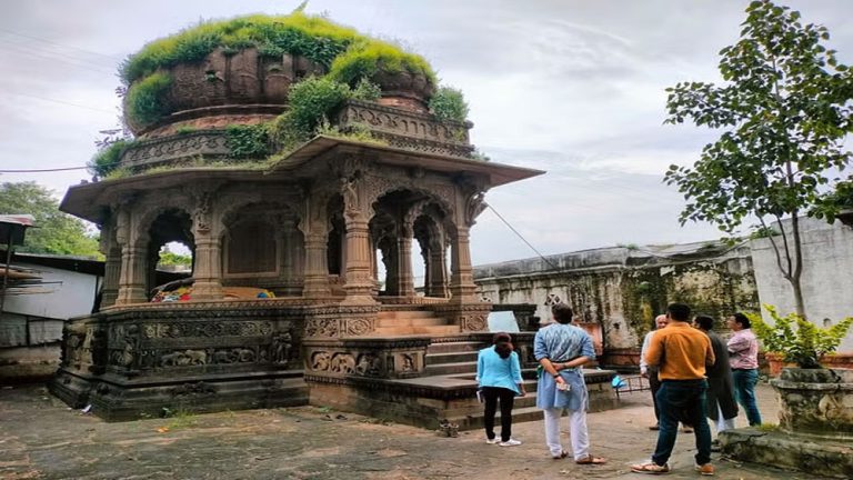 महेश्वर में देवी अहिल्या की बेटी की ढाई सौ साल पुरानी छत्री संवारेगें उनके वंशज