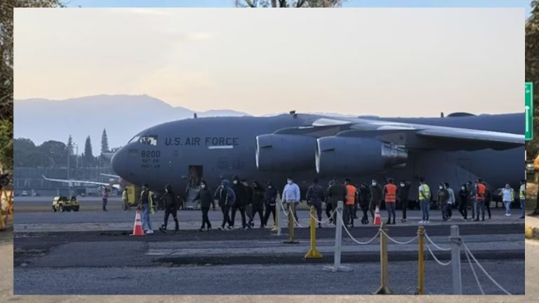 US से डिपोर्ट किए गए भारतीयों को लेकर आ रही फ्लाइट की अमृतसर में हुई लैंडिंग