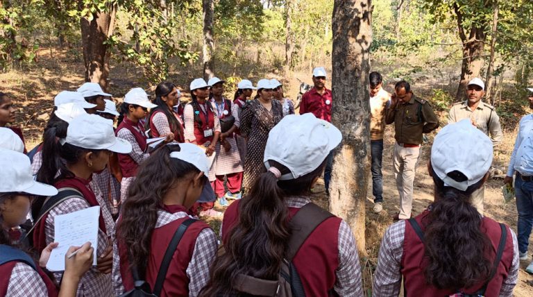 इको क्लब द्वारा नेचर कैंप का आयोजन: छात्राओं को प्रकृति से जोड़ने की अनूठी पहल