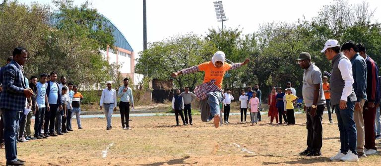 अल्पसंख्यक विभाग ने किया मदरसा खेल महोत्सव आयोजन