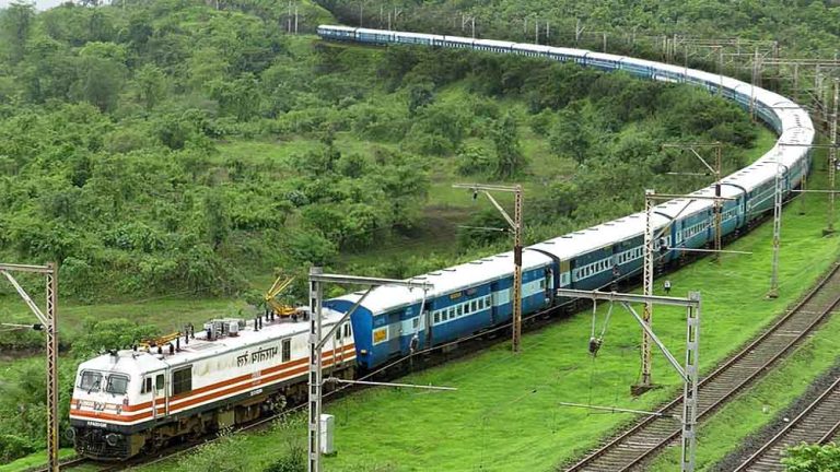 यात्रियों के लिए नई चुनौती, कामाख्या-श्री माता वैष्णो देवी कटड़ा सहित कई ट्रेनें रहेंगी रद्द