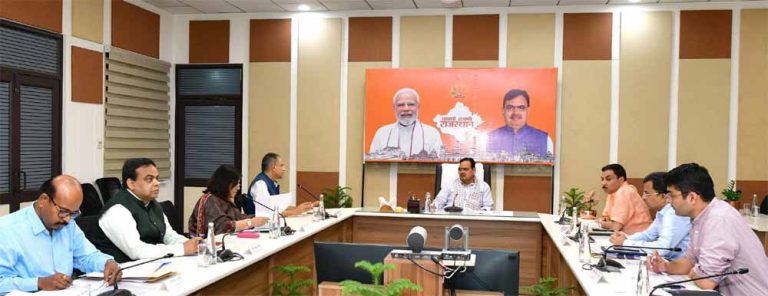 मुख्यमंत्री ने ली विभिन्न विभागों की समीक्षा बैठक