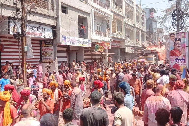 सीहोर में महादेव की होली की धूम,  देश भर से आए श्रद्धालुओं ने पूरे उत्साह के साथ अबीर-गुलाल उड़ाया