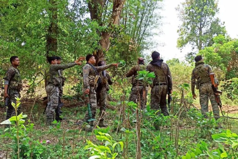 छत्तीसगढ़ में सुरक्षाबलों ने दो अलग मुठभेड़ में 30 नक्सली किए ढेर