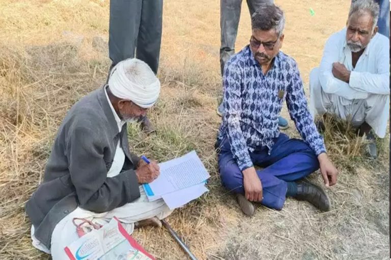 नीमच में कलेक्टर के आदेश से हिला प्रशासन, बुजुर्ग किसान के खेत पर पहुंचा पूरा अमला