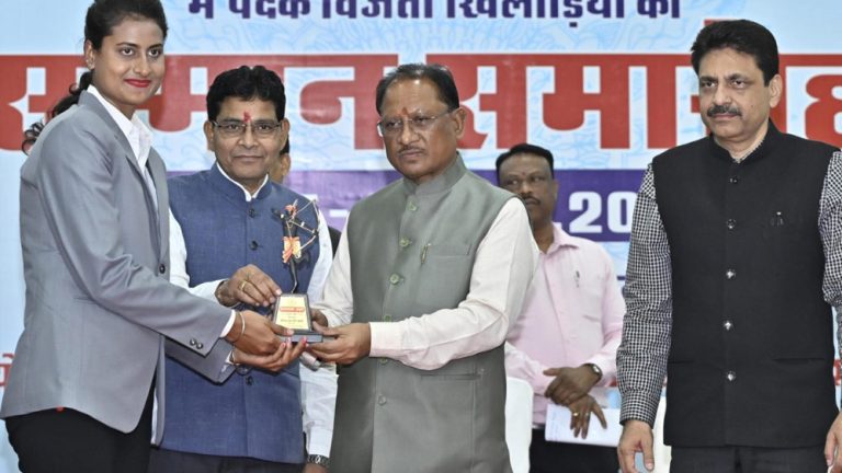 मुख्यमंत्री विष्णुदेव साय ने राष्ट्रीय खेल पदक विजेता खिलाड़ियों को बताया छत्तीसगढ़ का गौरव: खिलाड़ियों को दी ओलंपिक विजेता बनने की शुभकामनाएं