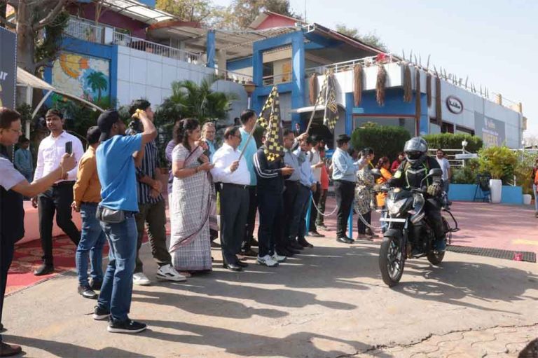 सचिव पर्यटन, डॉ. इलैया राजा टी ने फ्लैग-ऑफ कर महिला राइडर्स को किया रवाना