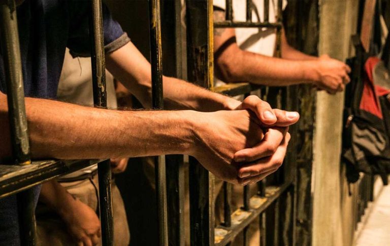 इंदौर गेर में हाथ की सफाई दिखाते दिल्ली-हरियाणा की 14 महिलाएं गिरफ्तार