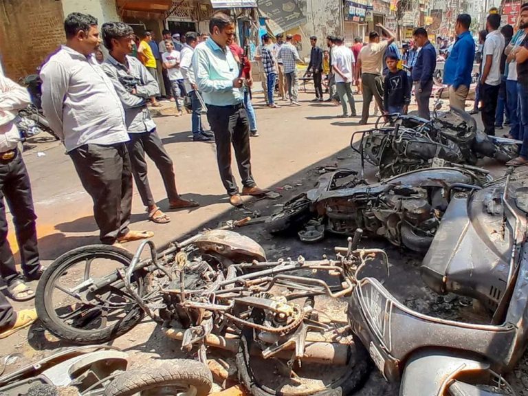 कुरान की आयतें लिखे कपड़े को जलाने की अफवाह और कुल 150 के करीब उकसाने वाली पोस्ट ने माहौल बिगाड़ा: पुलिस