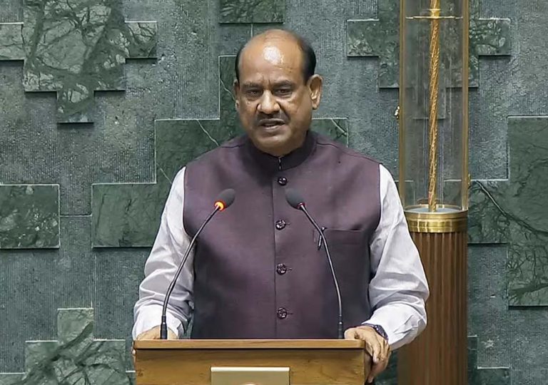 लोकसभा में सदन की कार्यवाही शुरू होते ही जमकर हंगामा, हंगामे के चलते कुछ ही मिनटों में सदन स्थगित