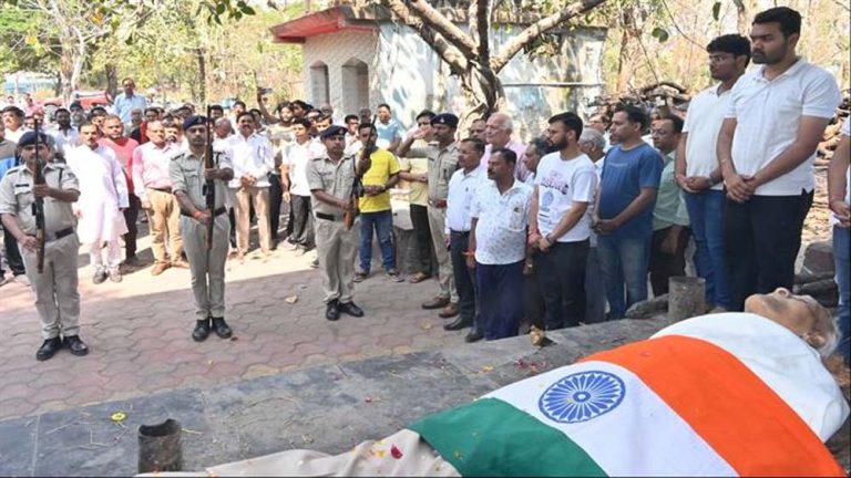 राजकीय सम्मान के साथ हुआ स्वतंत्रता संग्राम सेनानी श्री कोमल चंद जैन का अंतिम संस्कार