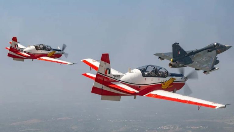 इंडियन एयरफोर्स के पास फाइटर एयरक्राफ्ट के साथ ही ट्रेनर एयरक्राफ्ट की भी कमी