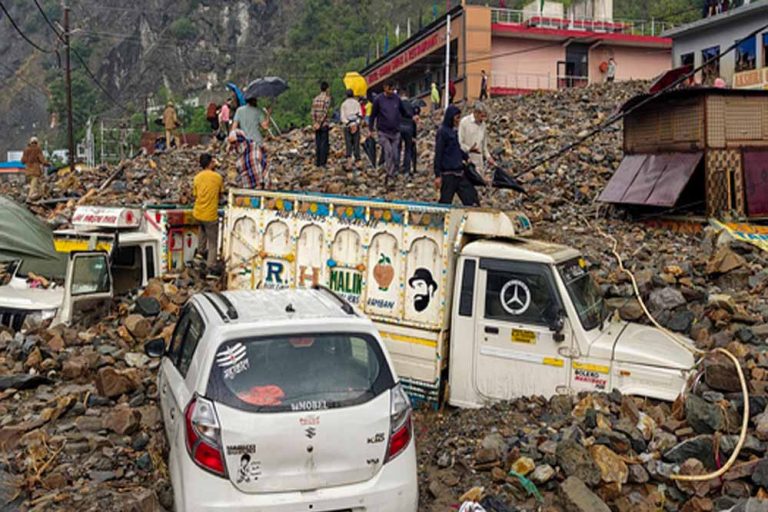रामबन में बादल फटने के बाद राहत अभियान जारी, 5 की की मौत, सड़कें बहाली में लगेंगे 48 घंटे