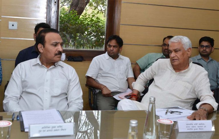 हीट वेव से आमजन की सुरक्षा के लिए तैयारियों की समीक्षा बैठक आयोजित