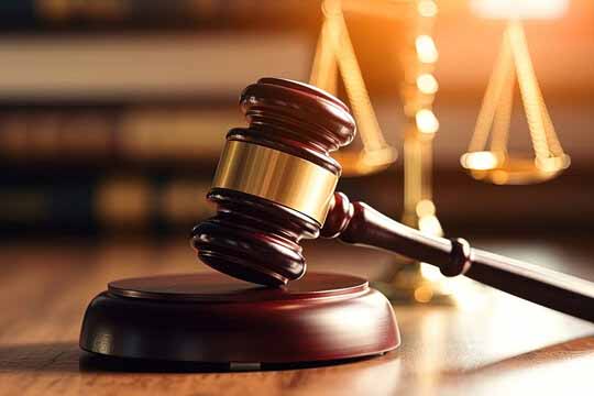 बिना लाइसेंस क्लिनिक चला रहे फर्जी डॉक्टर को कोर्ट ने सुनाई सजा,  ठोका जुर्माना