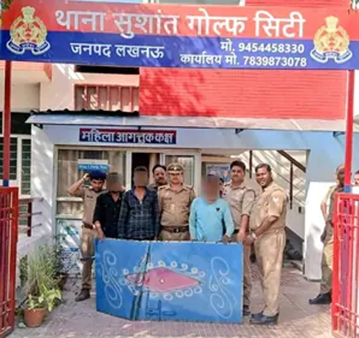 लखनऊ में रेलवे ट्रैक पर दरवाजा रखने वाले तीन युवक पुलिस के हत्थे चढ़े, आखिर क्या था इरादा?