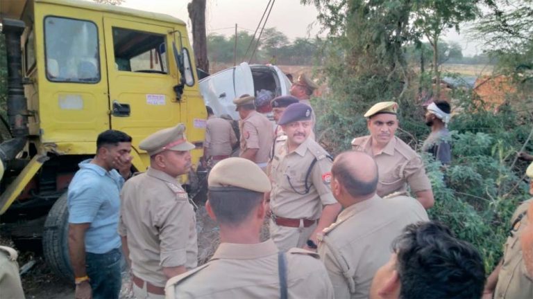 रायबरेली में शादी कार्यक्रम संपन्न कराने के बाद घर लौट रहे दंपती और बहू की डंपर-कार की टक्कर में मौत
